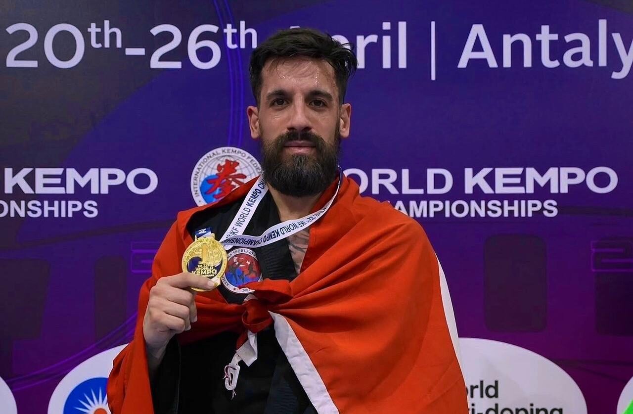 Berk Erol büyükler -60 kilo Semi kontak kategorisinde üst üste 7.KEZ DÜNYA ŞAMPİYONU OLDU.