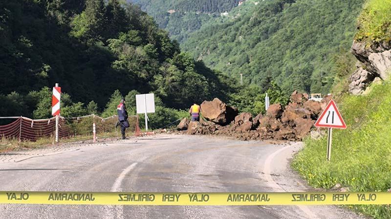 Araklı’da Heyelan Paniği: Karadere Vadisi’nde Yol Kapanırken Uzun Kuyruklar Oluştu