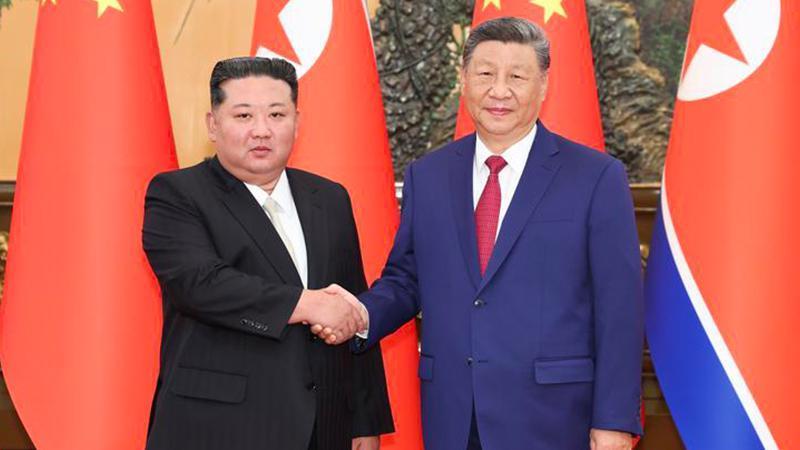Şİ CİNPİNG VE KİM JONG UN PYONGYANG’DA GÖRÜŞTÜ