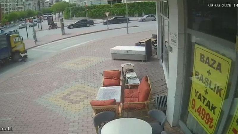 Konya’da Feci Kaza: Elektrikli Bisiklet ile Kamyonet Çarpıştı, 3’ü Çocuk 4 Yaralı