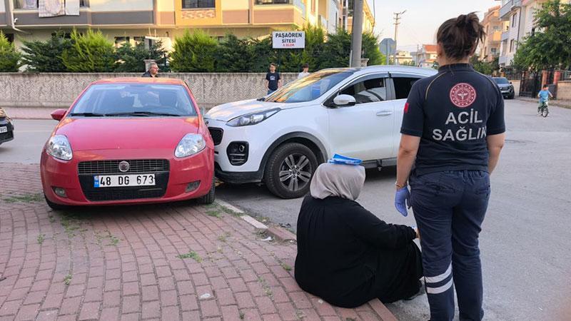 KEMALPAŞA’DA TRAFİK KAZASI: CİP OTOMOBİLE YANDAN ÇARPTI