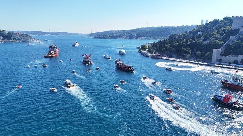 İstanbul Boğazı’nda 15 Temmuz Şehitleri İçin 253 Tekneli Kortej