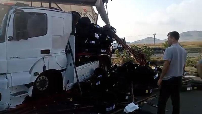 Ceyhan’da TAG Otoyolu’nda kaza: TIR şoförleri araçlarda sıkıştı