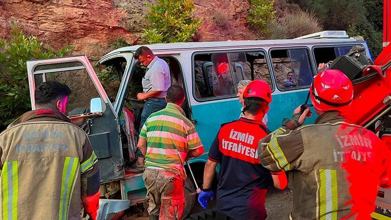 Tarım işçilerini taşıyan minibüs kayalıklara çarptı: 1 ölü, 8 yaralı
