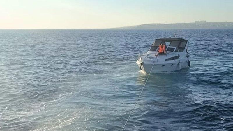 Beylikdüzü açıklarında arızalanan tekne kurtarıldı