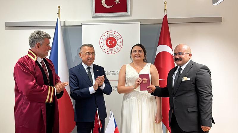 Fuat Oktay, Prag’da AFAD personelinin nikah şahidi oldu