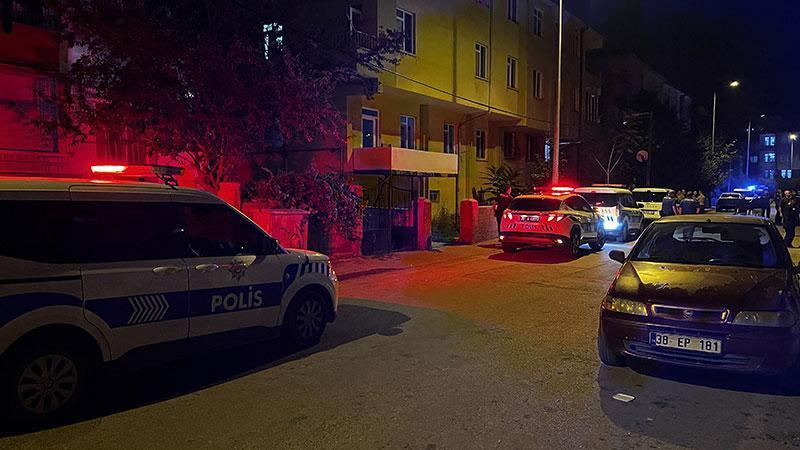 ayseri’de keserle ev bastı; bıçaklanarak ağır yaralandı