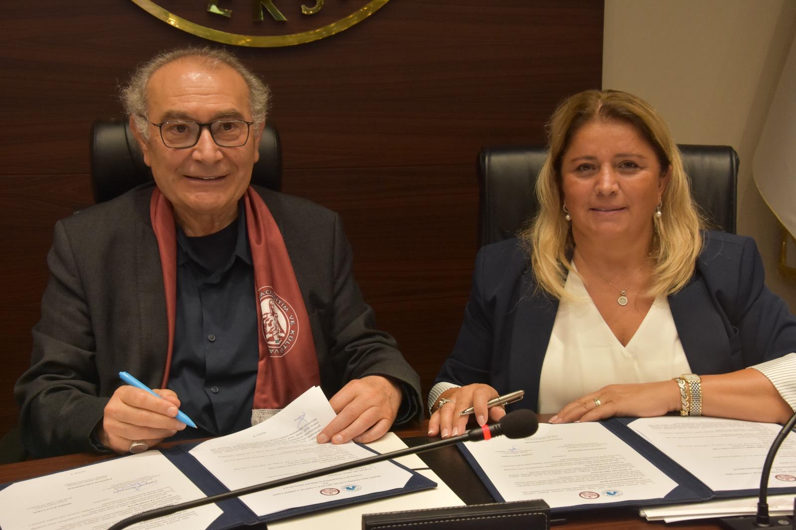 Şerife Bacı Vakfı ile Üsküdar Üniversitesi Sosyal İnovasyon İş Birliği Protokolü İmzalandı.