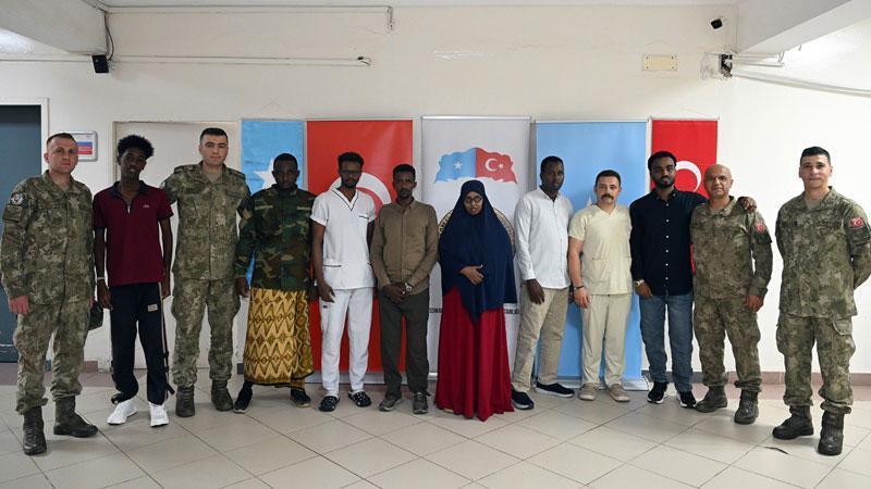 Türkiye’den Somali’deki 5 gaziye protez bacak desteği