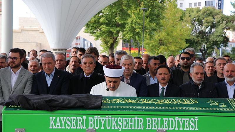 Abdullah Gül, amcasını son yolculuğuna uğurladı