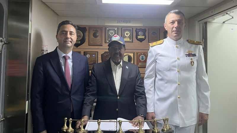 Somali Cumhurbaşkanı Mahmud, Çağrı Bey sondaj gemisini ziyaret etti